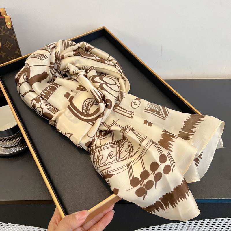 Chanel silk scarf 90-180cm E14 (17)